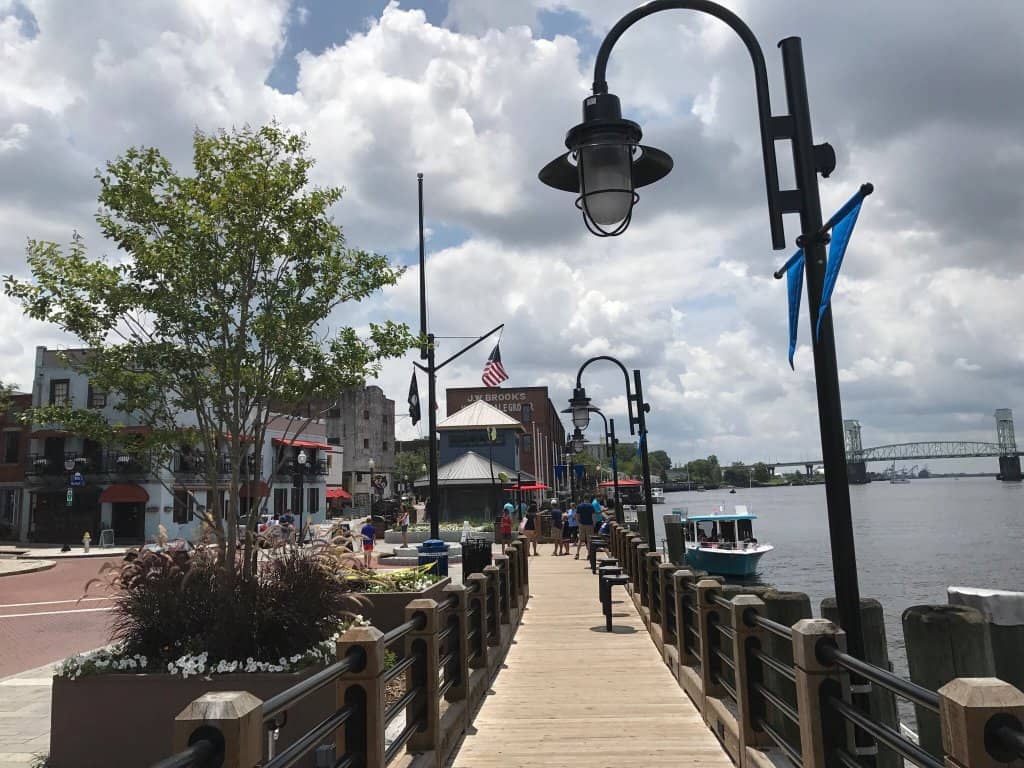 Shopping & Dining Hub