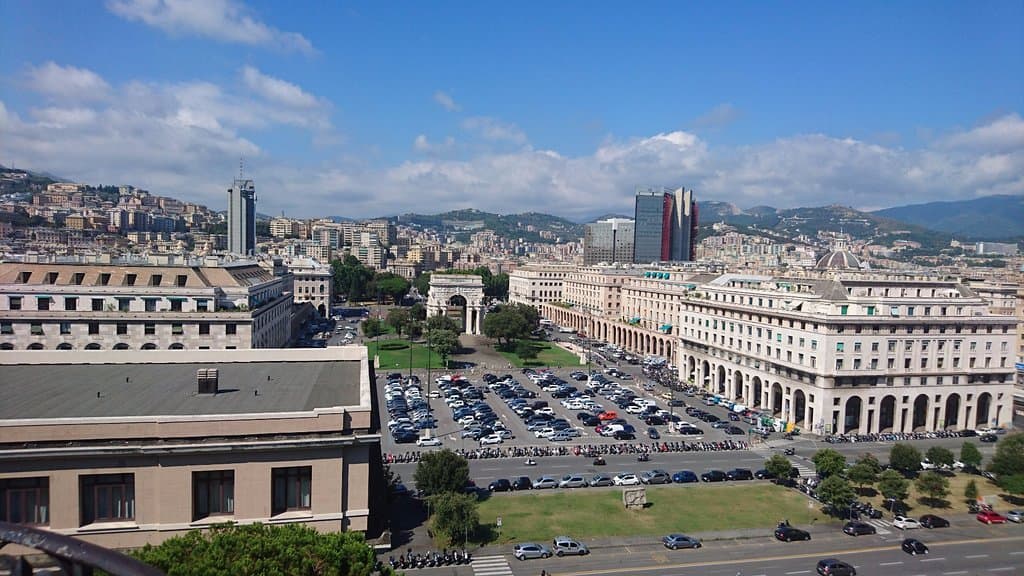 Вид на Piazza della Vittoria со смотровой площадки