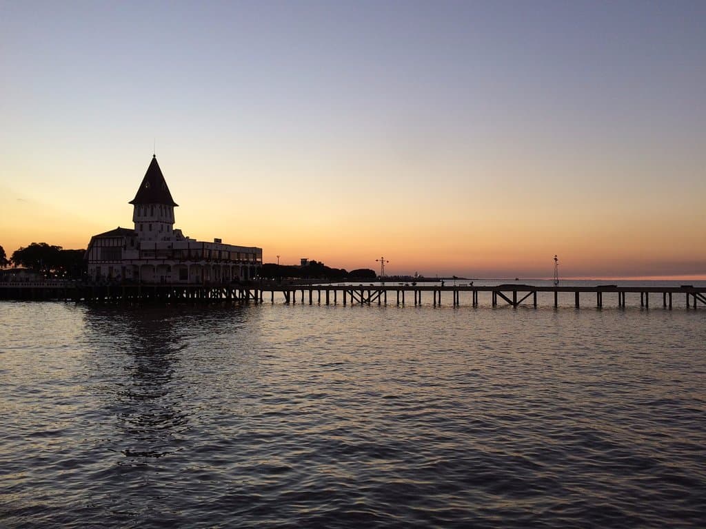 pier ao por do sol