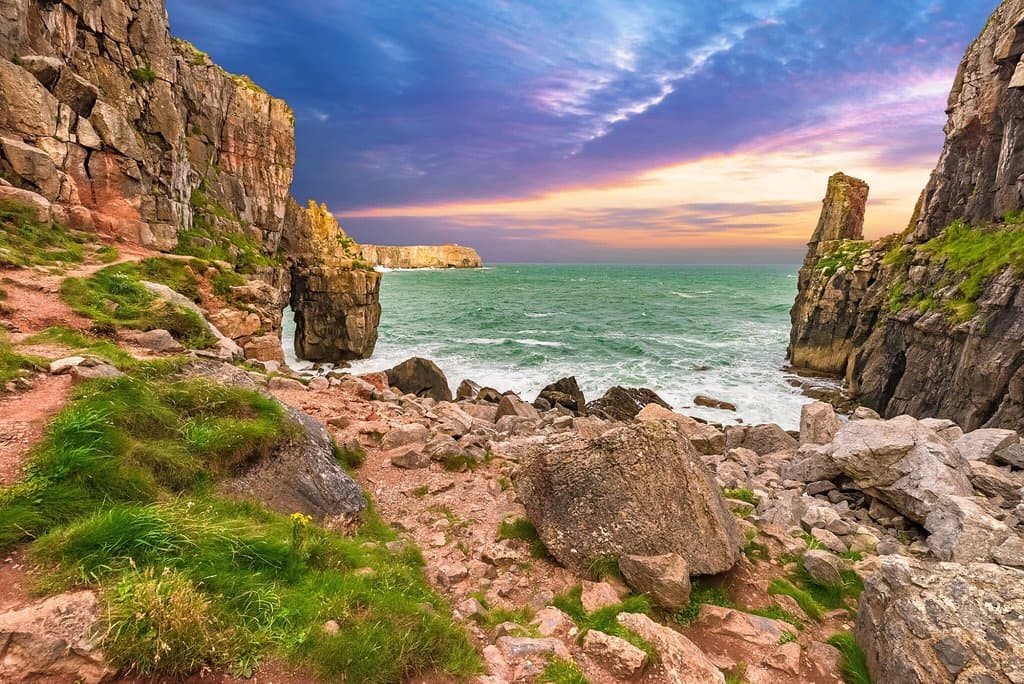 St Govan's Chapel is truly a memorable but the ancient coastline is where I left my heart at.