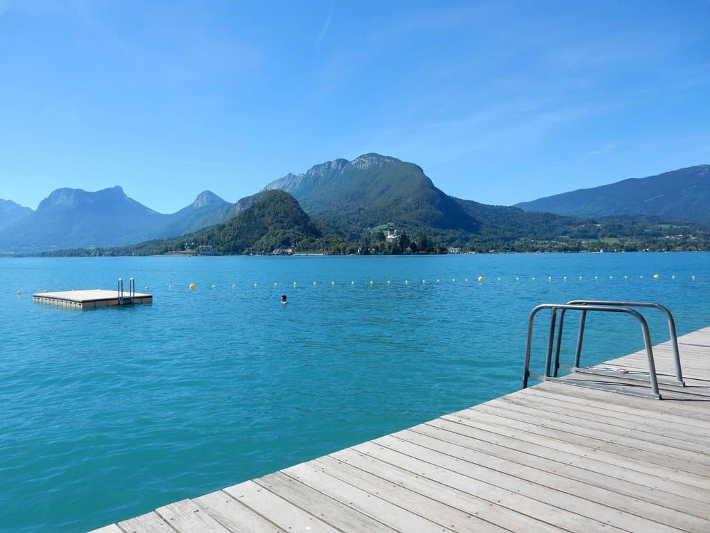 View from the beach: Les bauges mountain range