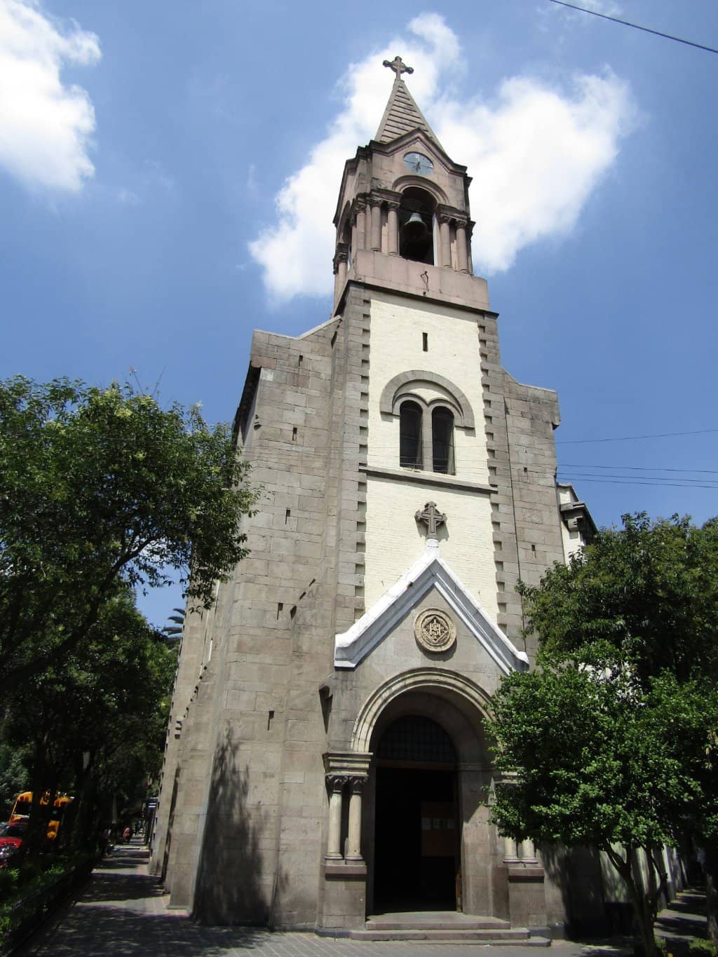 Sober and Spacious Interior