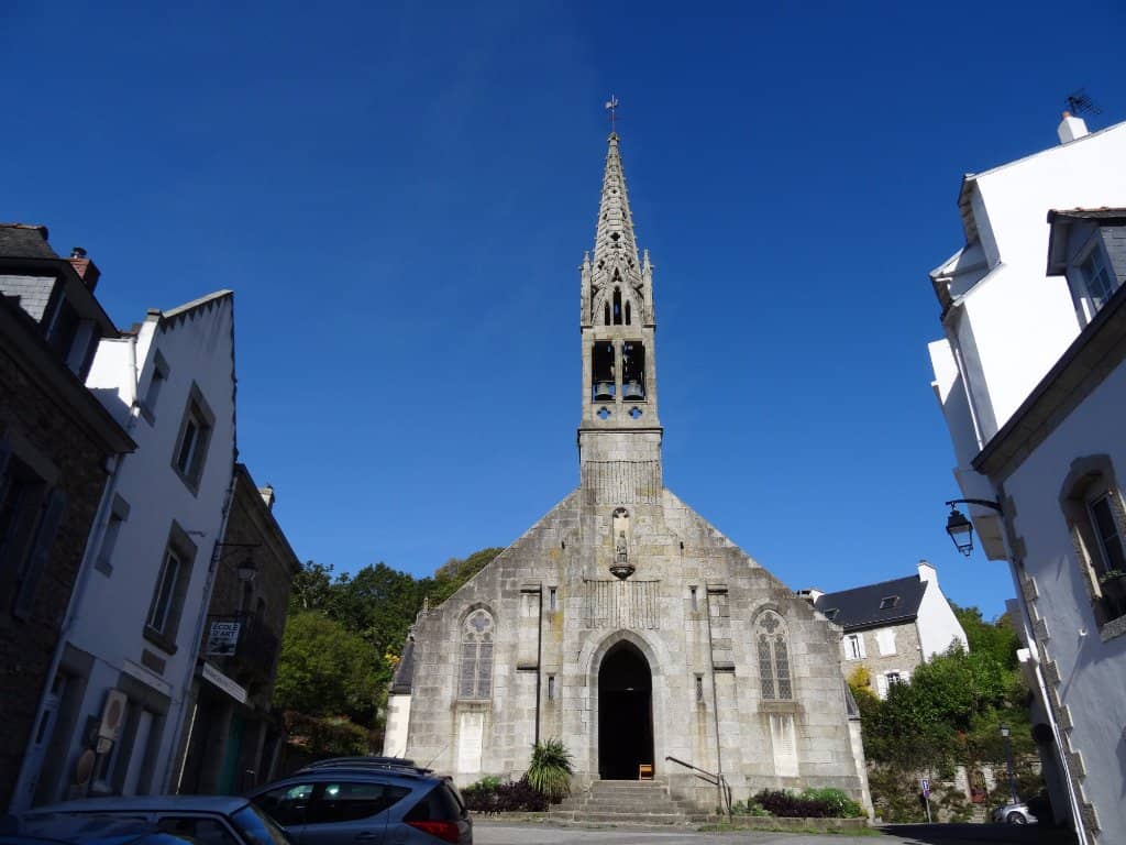 Protector of the Aven Bridge Statue