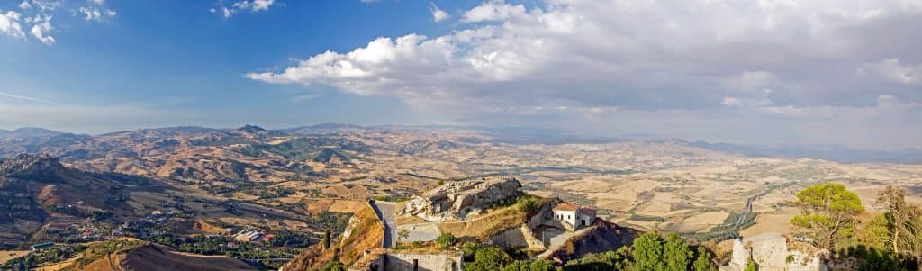 вид на Камень с башни Замка