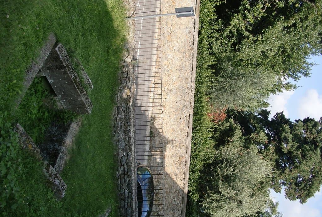 La via del Bargellino detrás