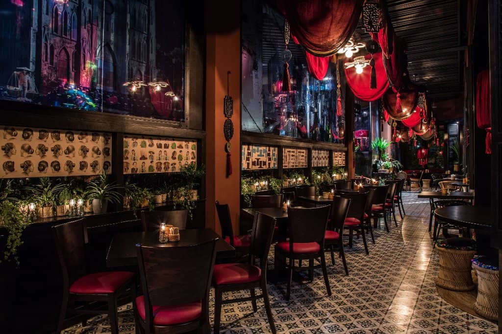 Lively Atmosphere & Market Feel