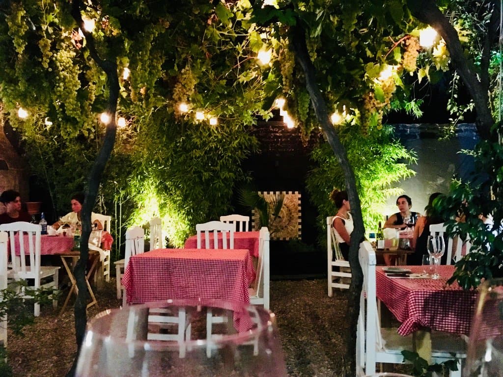 El patio es lo mejor que tienen.