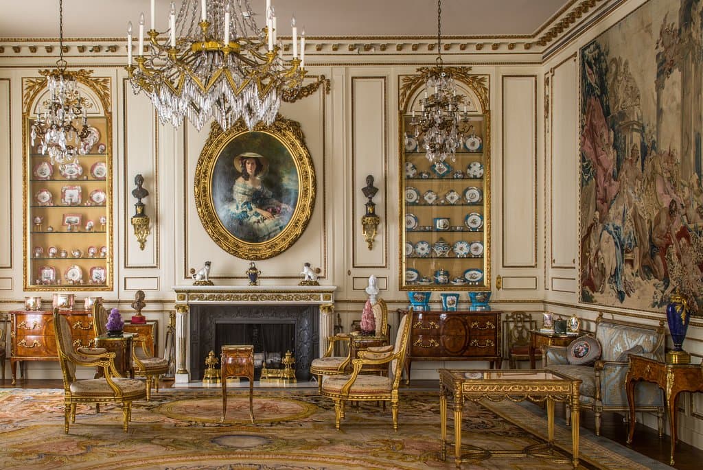 Immerse yourself in the mansion that became a museum.