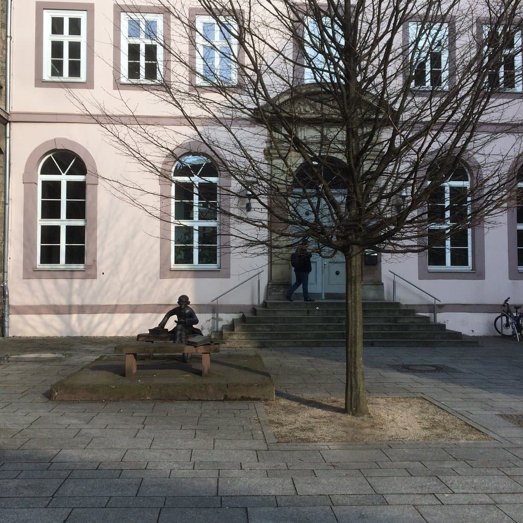 Nach der Abendveranstaltung „ Ärzte ohne Grenzen „ sind von der Praxis , aus der Weender Str.