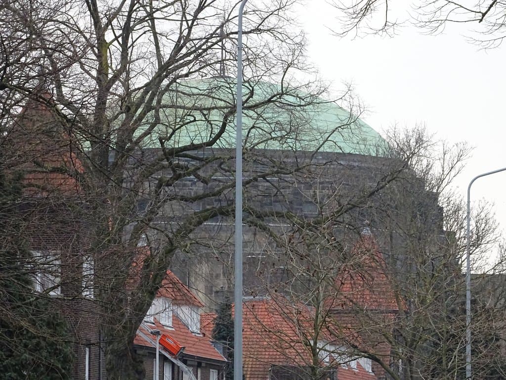 Koepelkerk 1921-1929; gezien vanaf station Maastricht
