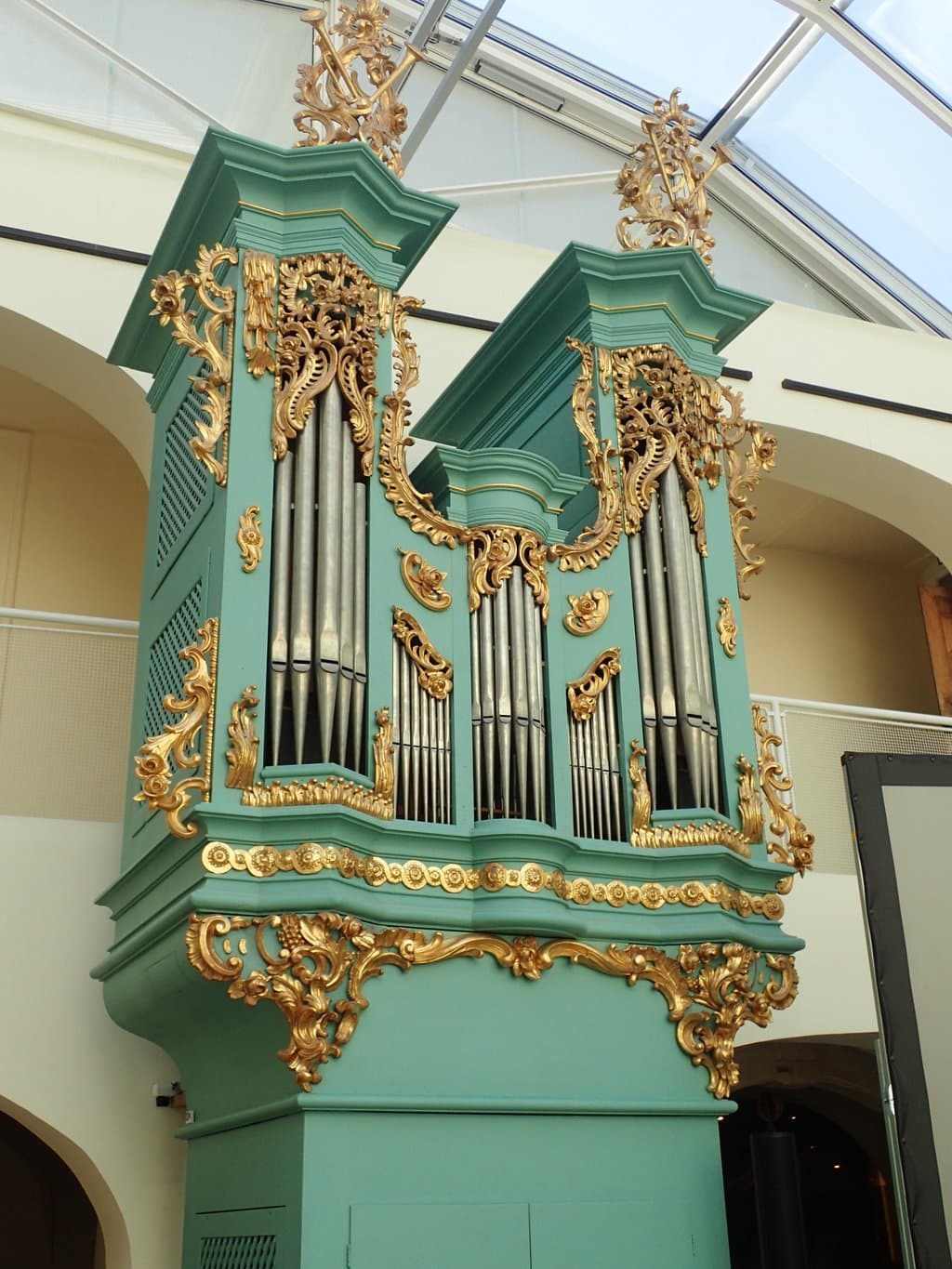 The inner courtyard, with an organ