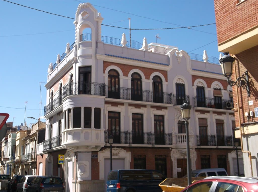 Cabanyal area building