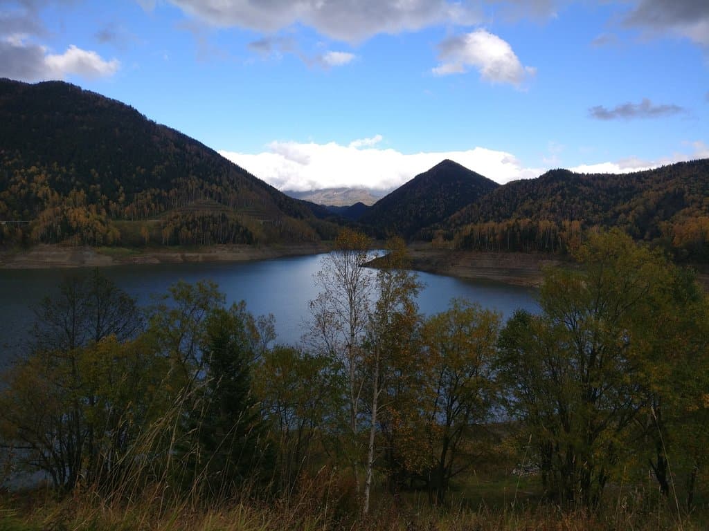 View over the Taisetsu lake in Autumn