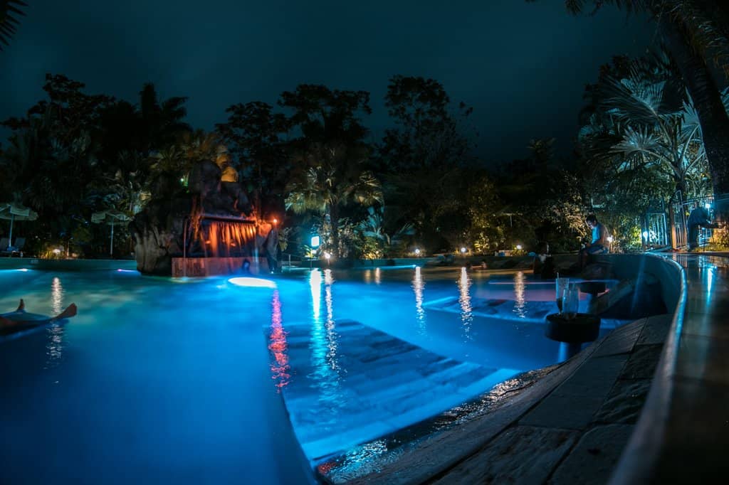 Swim-Up Bar & Volcano Views