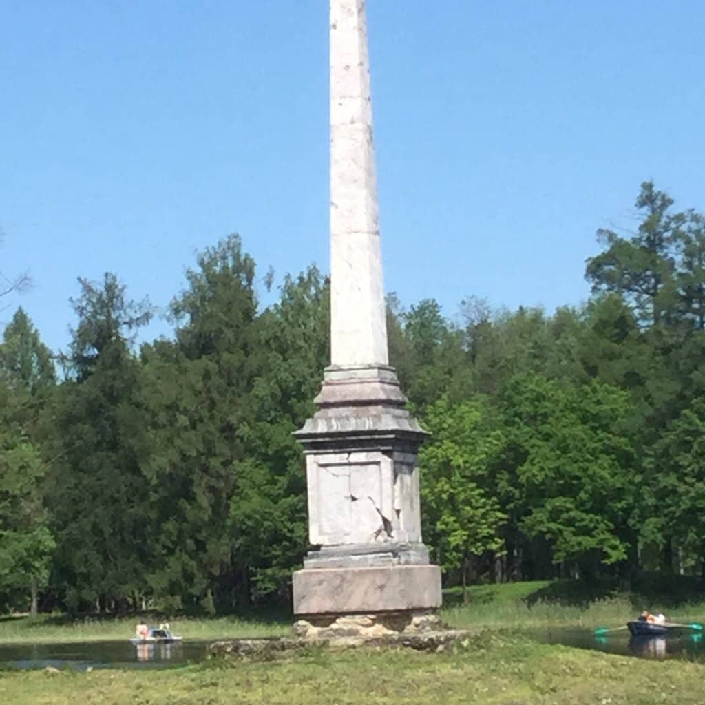 Picturesque Lakeside Setting