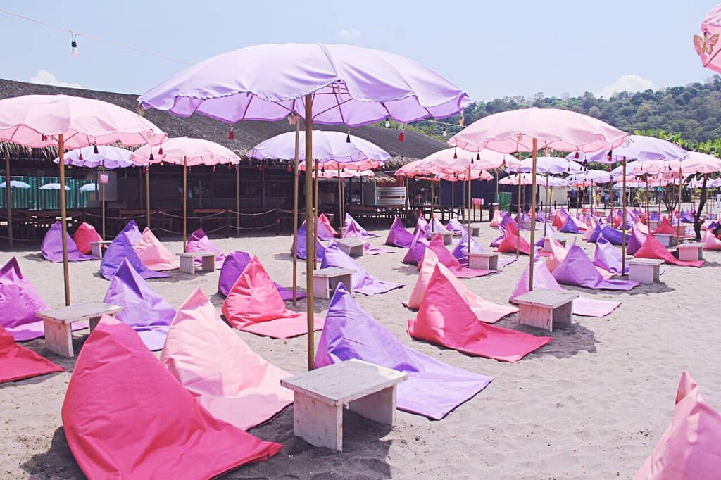 Vibrant Beach Lounge