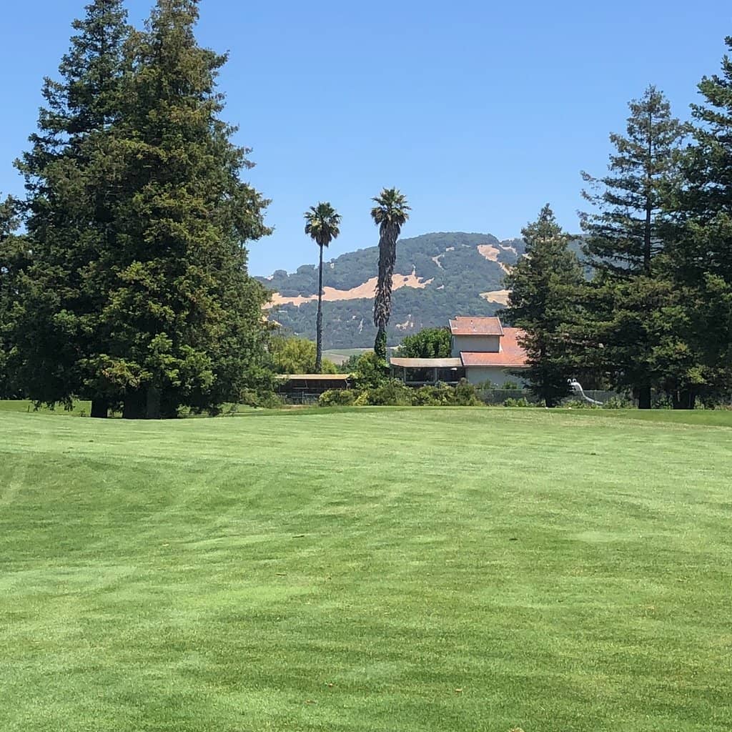 Top-Tracer Driving Range