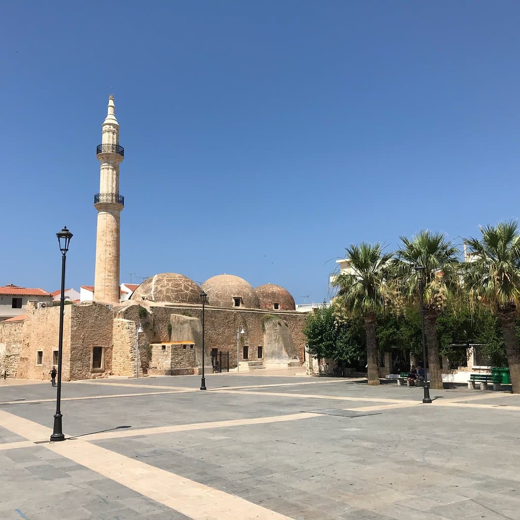 Mikrasiaton Square
