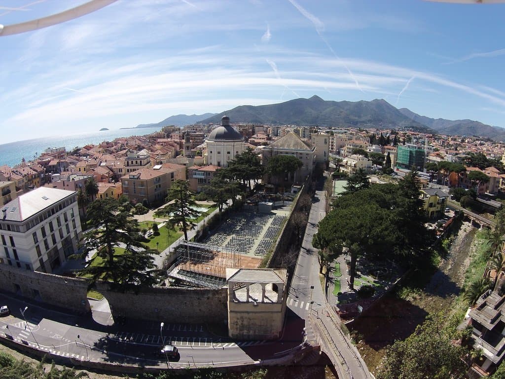Vista dall'alto sul Giardino del Principe, Palazzo Doria, Piazza Italia e la cupola S.Battista