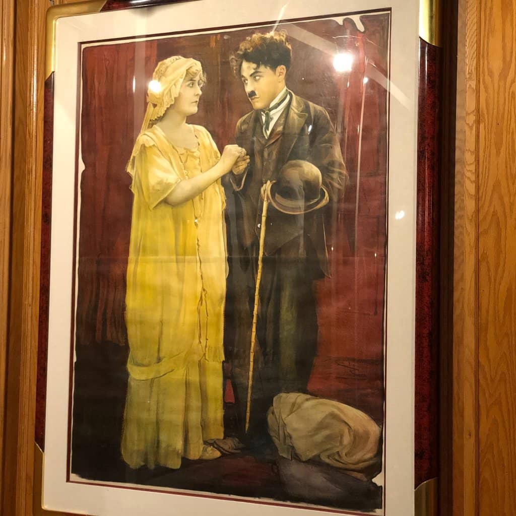 Intimate & Energetic Atmosphere