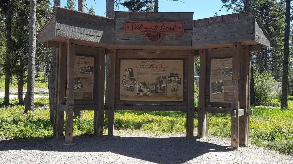 Informational Plaques & Maps