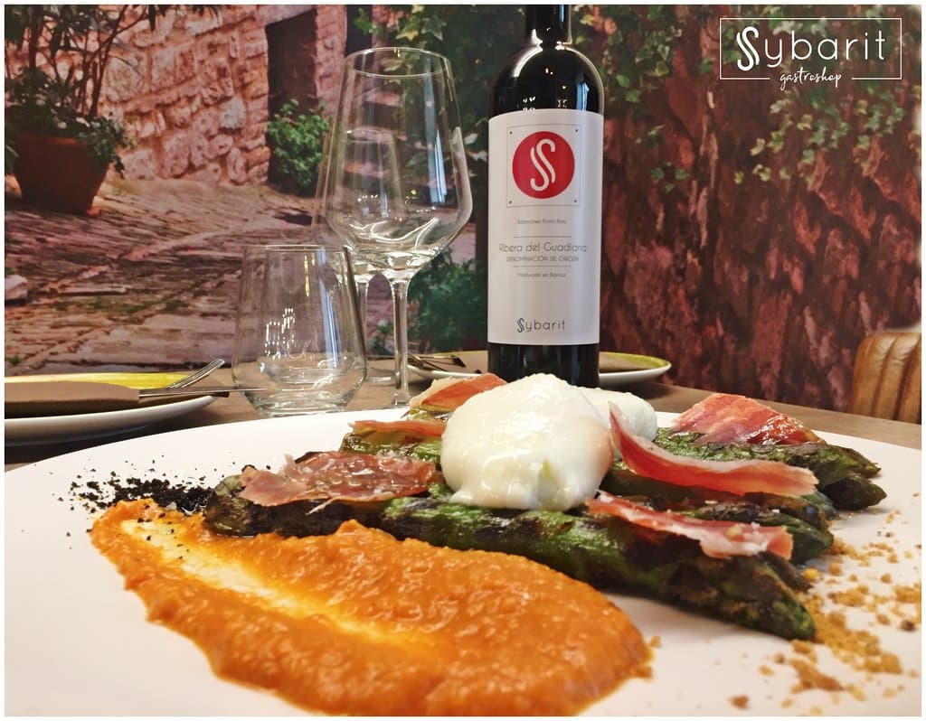 Espárragos trigueros con huevos poché