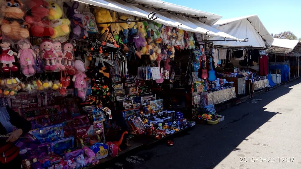 stalls selling chidren toys