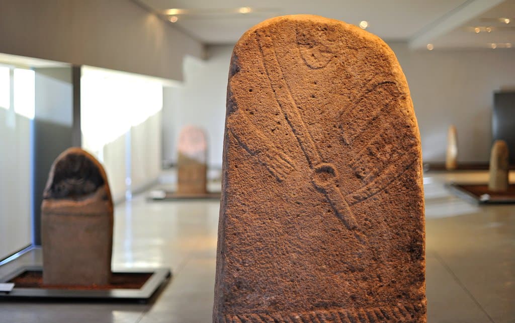 Statue-menhir des Maurels, salle des statues-menhirs, musée Fenaille