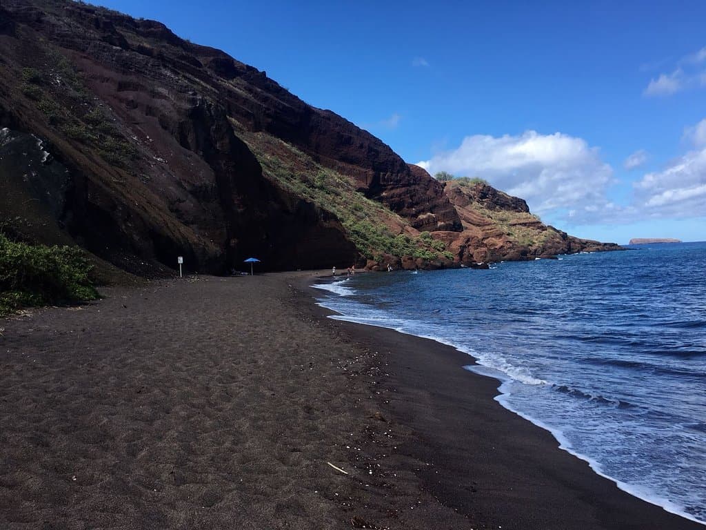 Oneʻuli Black Sand Beach