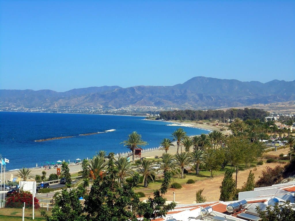 Plage à l'est du port, vue des hauteurs