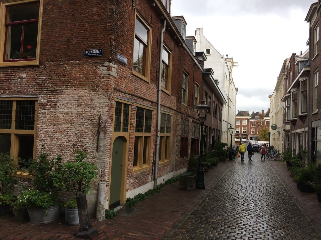 Museum on street corner