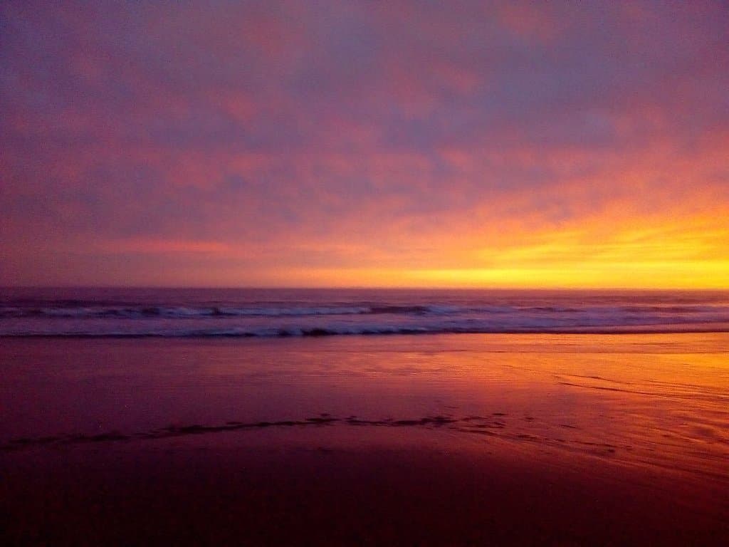 Que hacer en La Paloma? Simplemente preparar el mate e ir a la playa a ver el mágico atardecer.