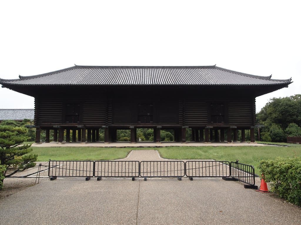 幅33m、かなり大きい