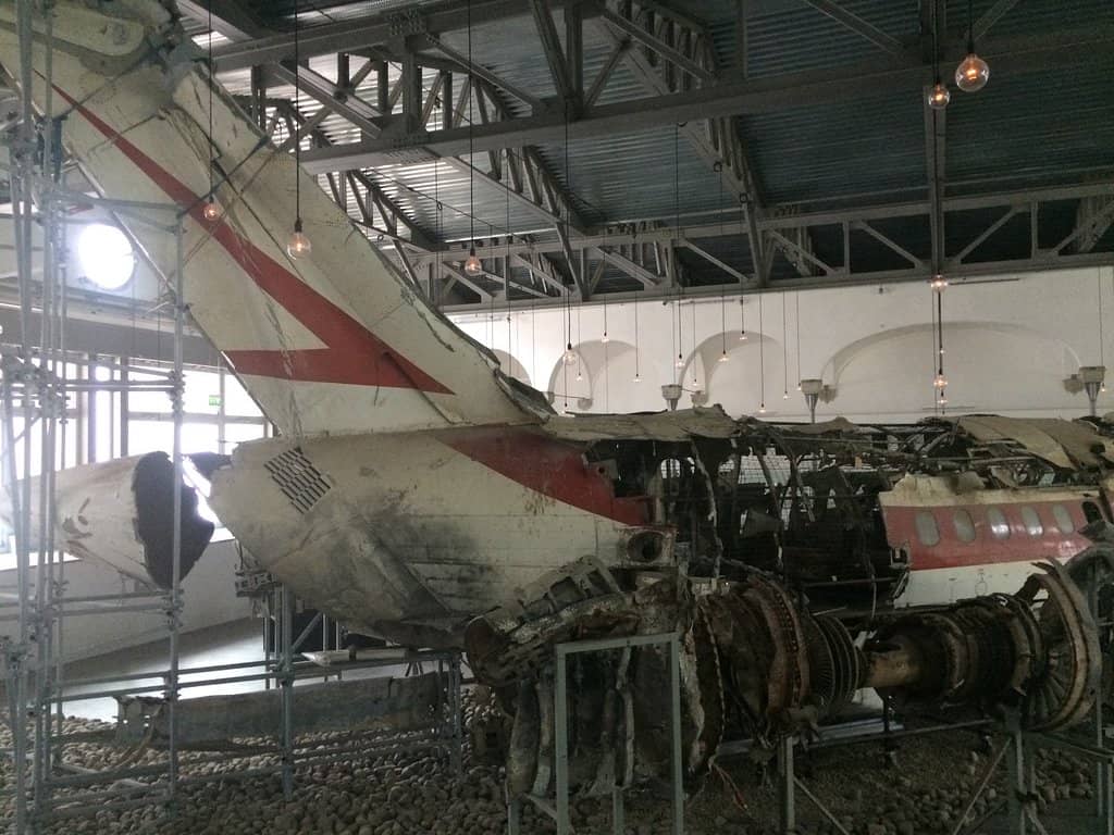 81 Breathing Lights & Mirrors