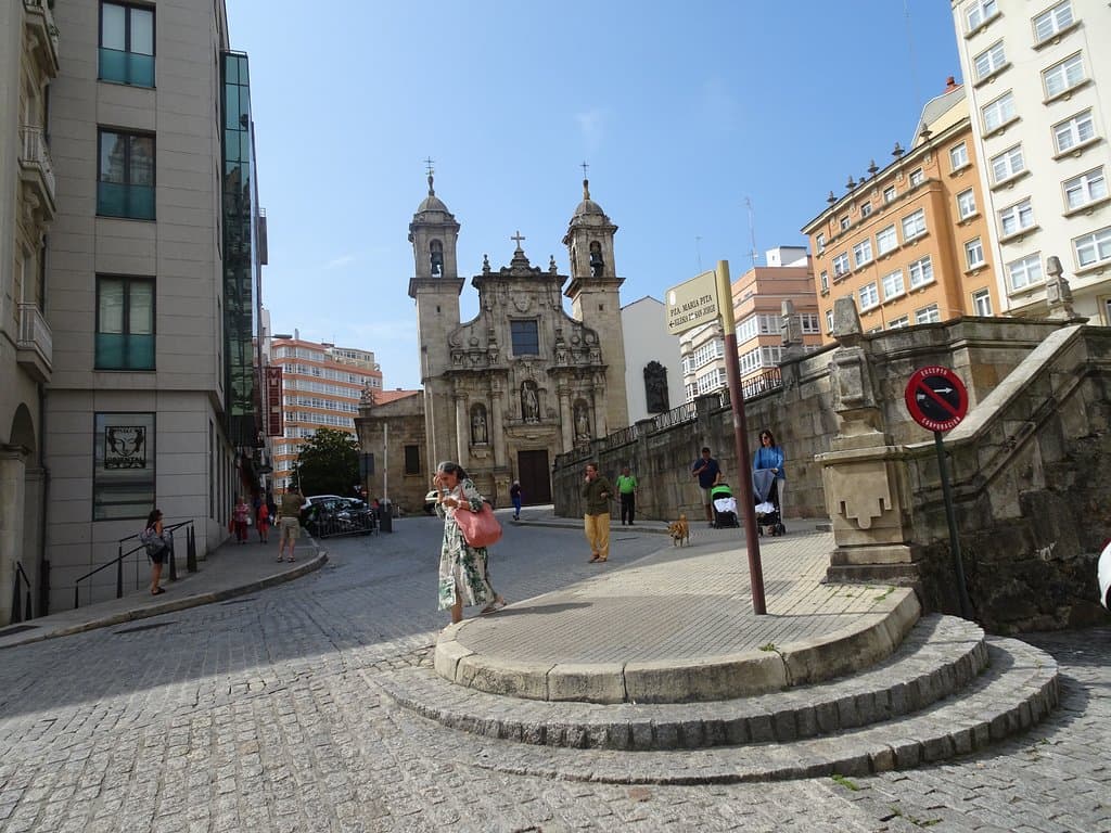 Walk up from Maria Pita square, just past the Palacio Municipal