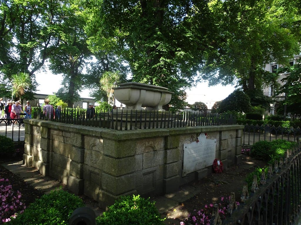 Serene resting location, appropriate for a hero