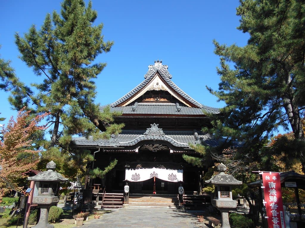 江戸時代に作られた本堂の様子
