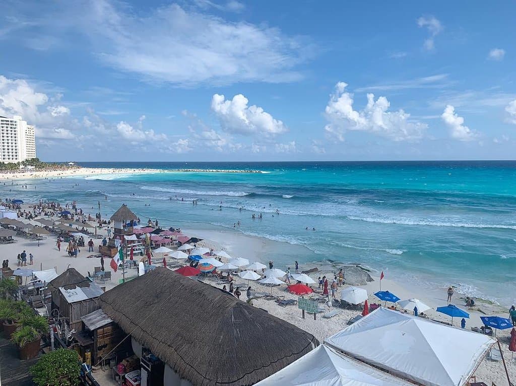 The view of the Forum Beach from the balcony of a mall right next to it