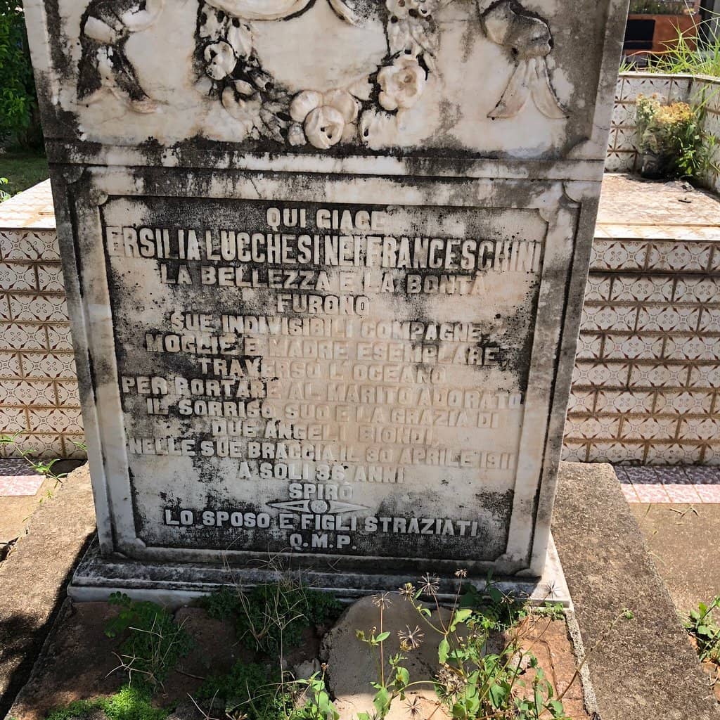 Pomba Gira Rosa Caveira's Tomb