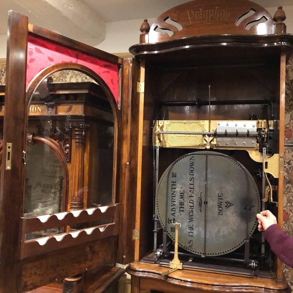 Early Gramophone Machines