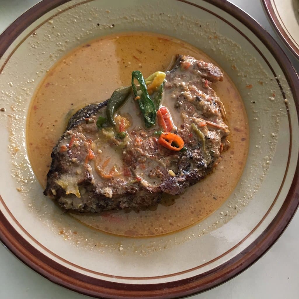 Warung Kepala Manyung Bu Fat