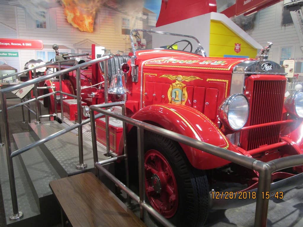 Kids' Play & Learning Zone