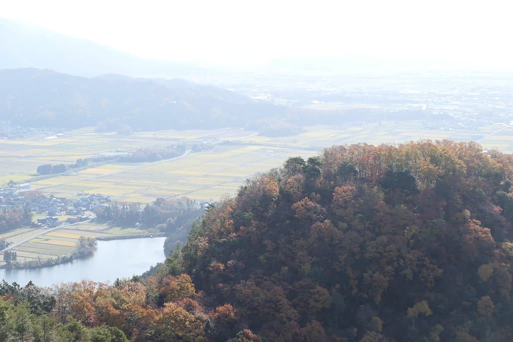 大嶽城手前の岩尾からの眺望。