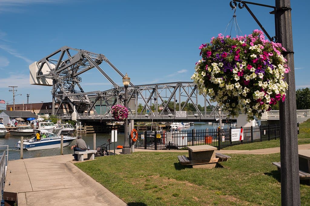 Watch the Bascule Bridge lift every 30 minutes as the boats head out to Lake Erie.