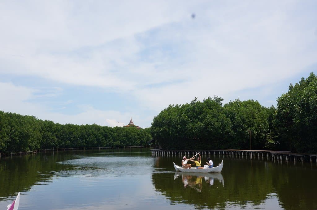Having fun with friends in Maerakaca