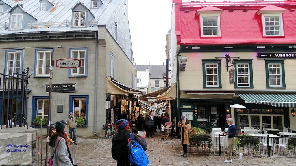 Rue de Tresor (Artist's |Alley)
