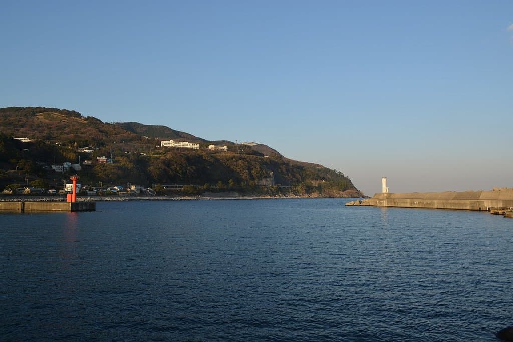 海と防波堤
