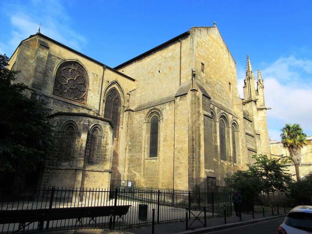 La Basilique Saint-Seurin, derrière la rue Rodrigue