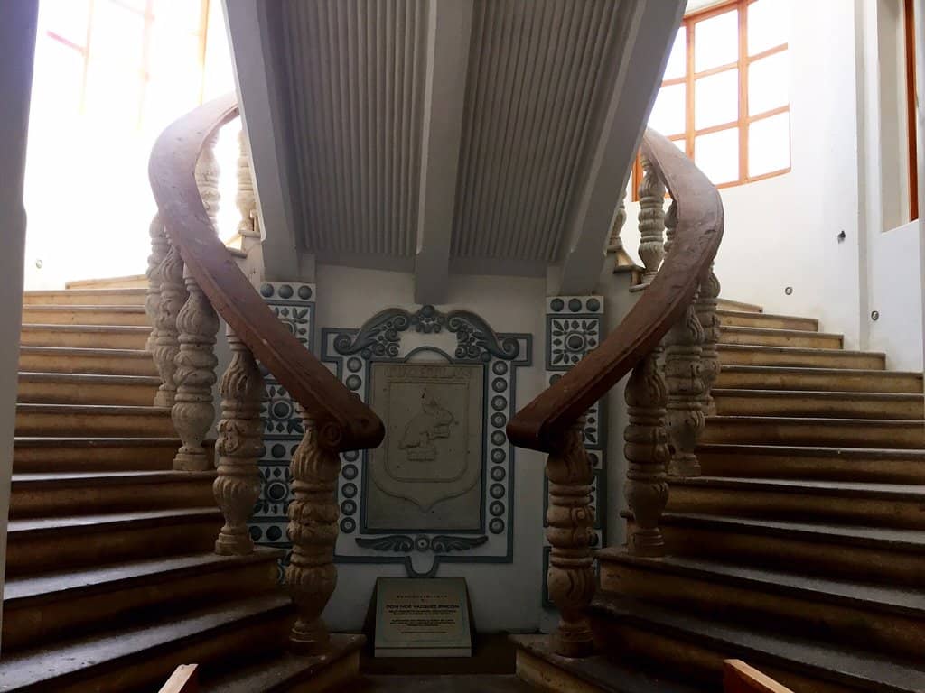 Colonial Mansion Setting