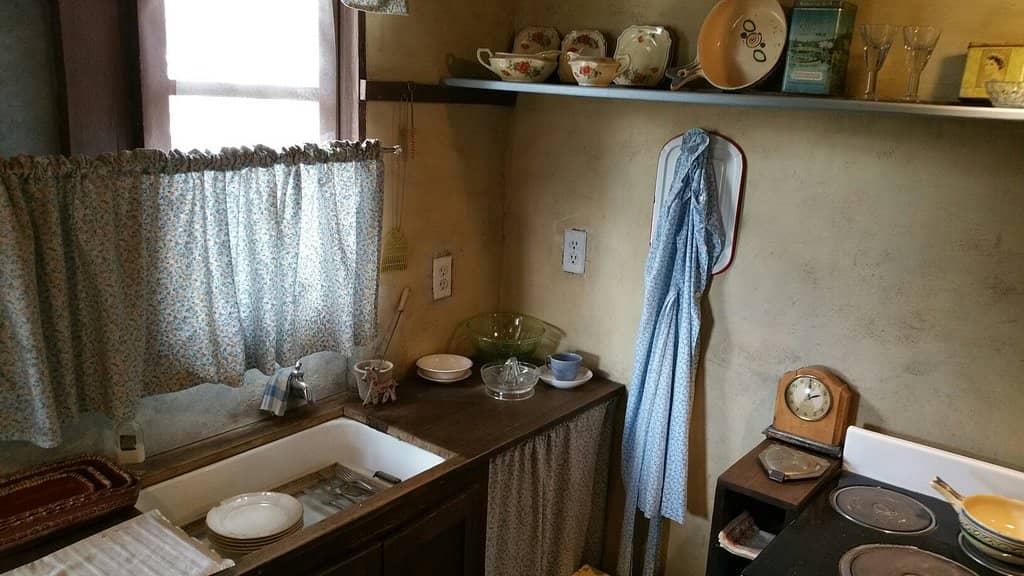 Cabot Yerxa's Hand-Built Pueblo